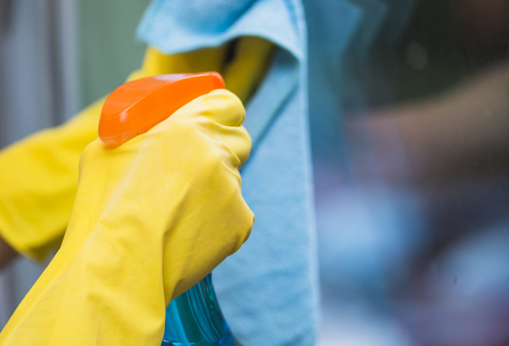 ama-casa-fumigacion-detergente-botella-spray-ventana-vidrio